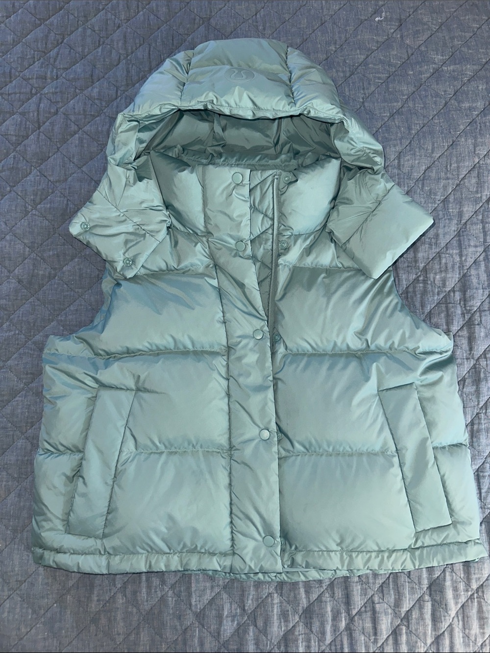 Lululemon Women’s Wunder puff Cropped Vest - detachable hood - Frosted Jade - 8